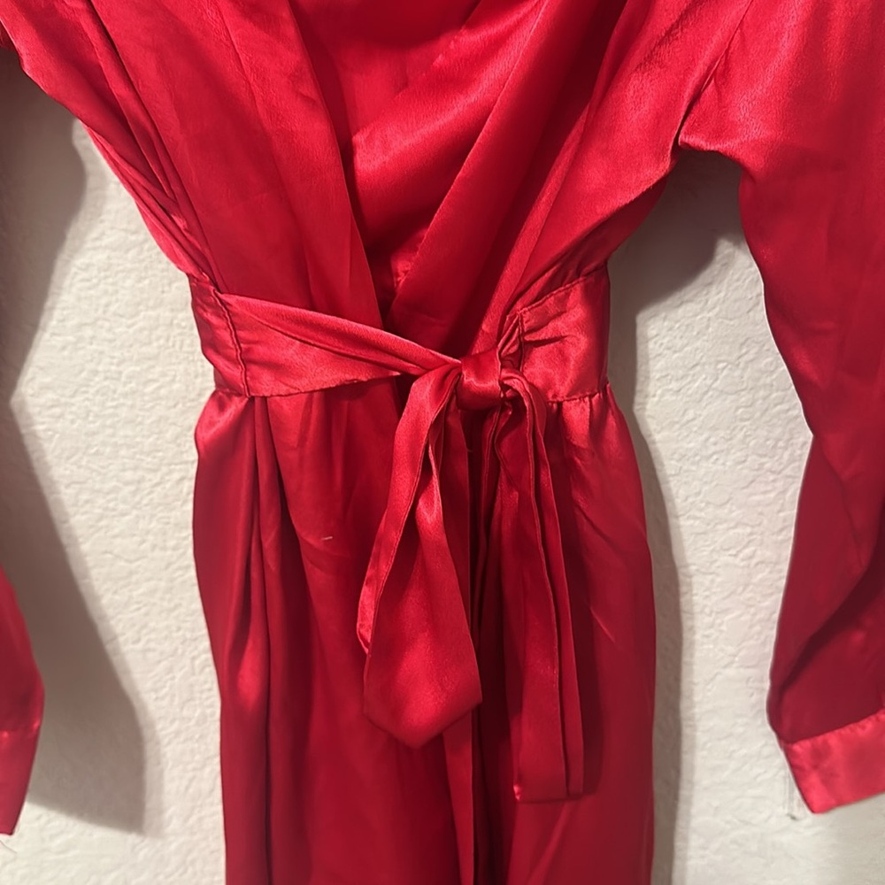 Victoria’s Secret robe - Picture 2 of 4